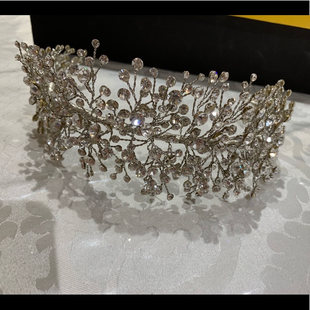 Bridal crystal headpiece - Picture 2 of 7